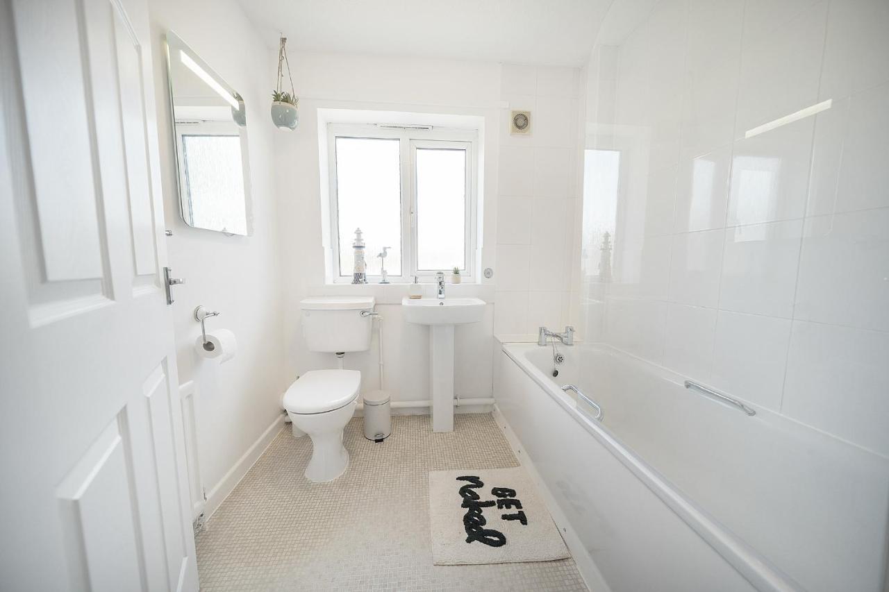 Stylish 3 Bed House, Large Garden, Parking, Wifi - Esho Stays Coventry Exterior foto